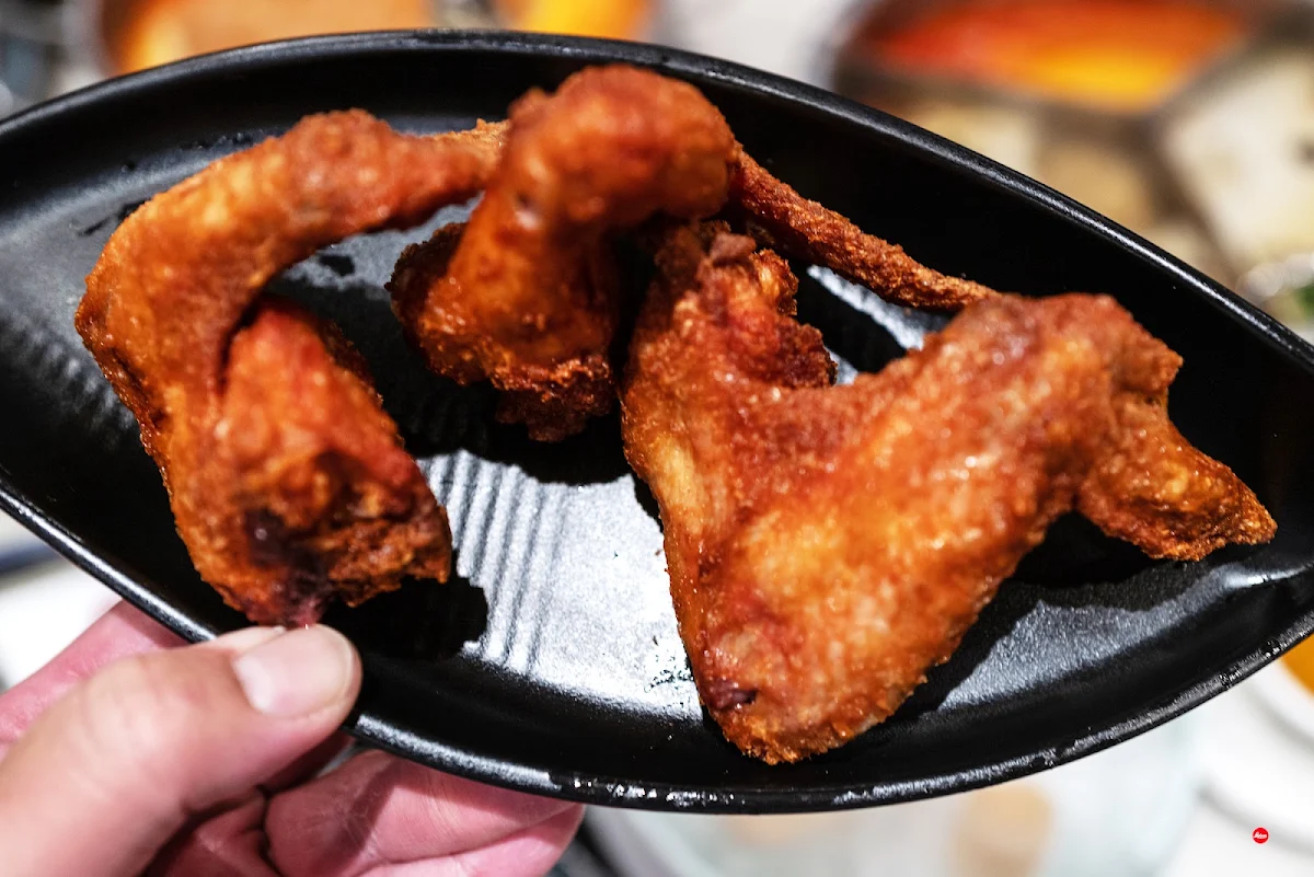deep fried chicken wings 香炸鸡翼2个, Happy Lamb Hot Pot, Vancouver